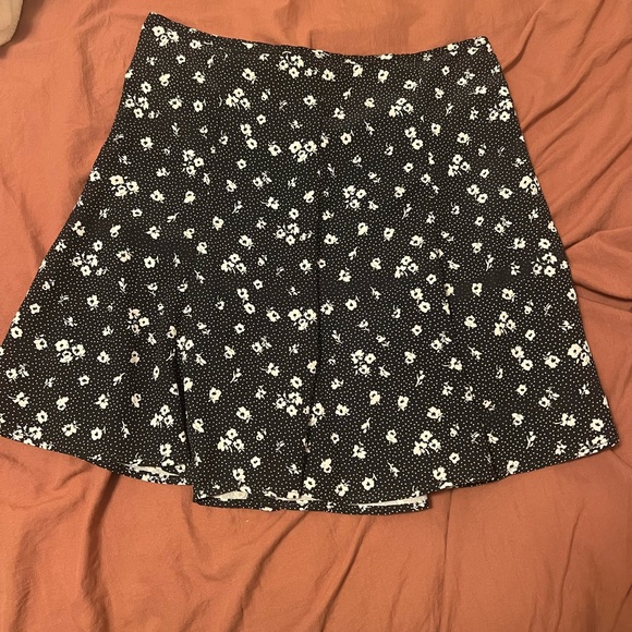 Tilly’s Full Tilt floral print skirt - Picture 2 of 3
